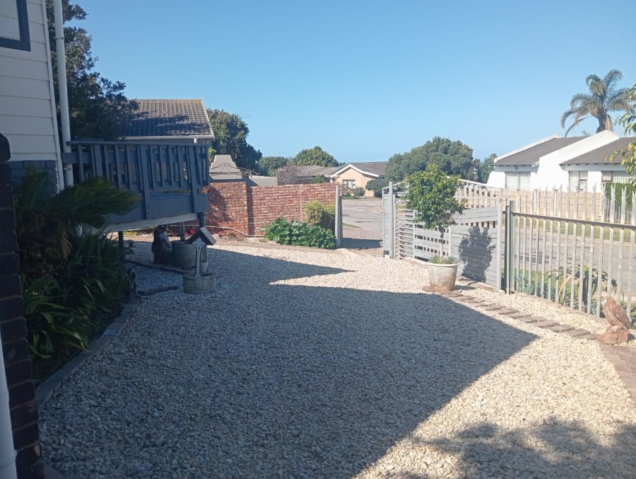 3 Bedroom Property for Sale in Wavecrest Eastern Cape